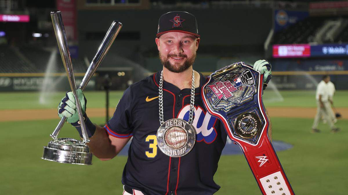 Jul 14, 2025; Atlanta, GA, USA; Seattle Mariners catcher Cal Raleigh (29) holds the trophy after winning the 2025 Home Run Derby at Truist Park. Mandatory Credit: Brett Davis-Imagn Images