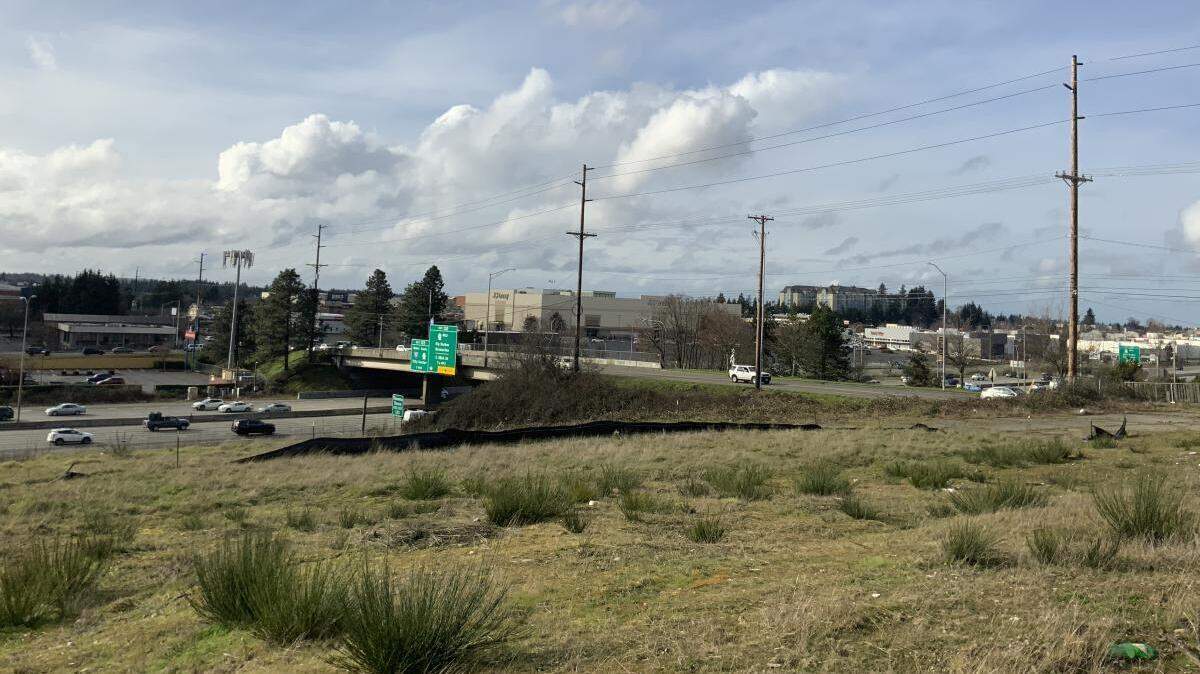 Vacant property overlooking Interstate 5 in Tacoma’s South End might be redeveloped into a 400-unit apartment site, according to a pre-application filed in November with the City of Tacoma.