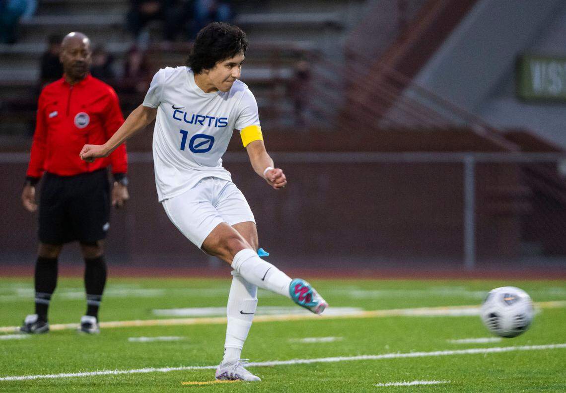 Curtis midfielder Javi Luevanos (10) makes a penalty kick and scores a goal during the first half of a 4A Pierce County League boys varsity soccer game against Puyallup at Sparks Stadium in Puyallup, Wash. on May 1, 2023. The teams tied the game 2-2.