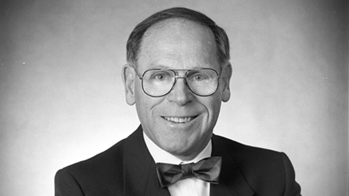 Former University of Puget Sound president,Philip Phibbs died on March 21 at the age of 90. Memorial services are to be held next month.