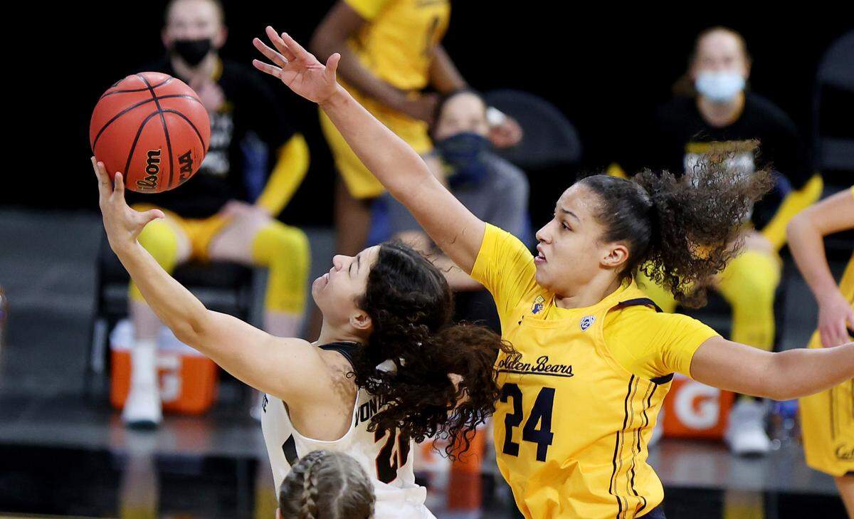 Oregon State guard Talia Von Oelhoffen (22) was one of 27 player invited to try out for the USA Basketball team for the 2021 U-19 World Cup.