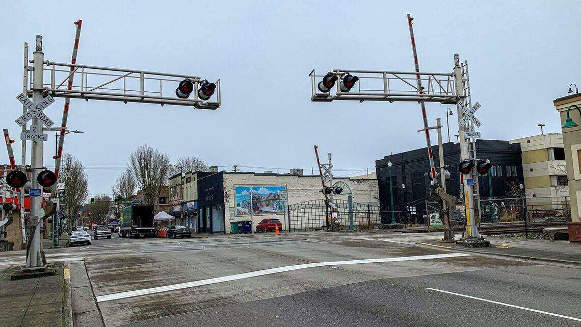 Problem with Puyallup railway crossing arms causes delays Friday afternoon