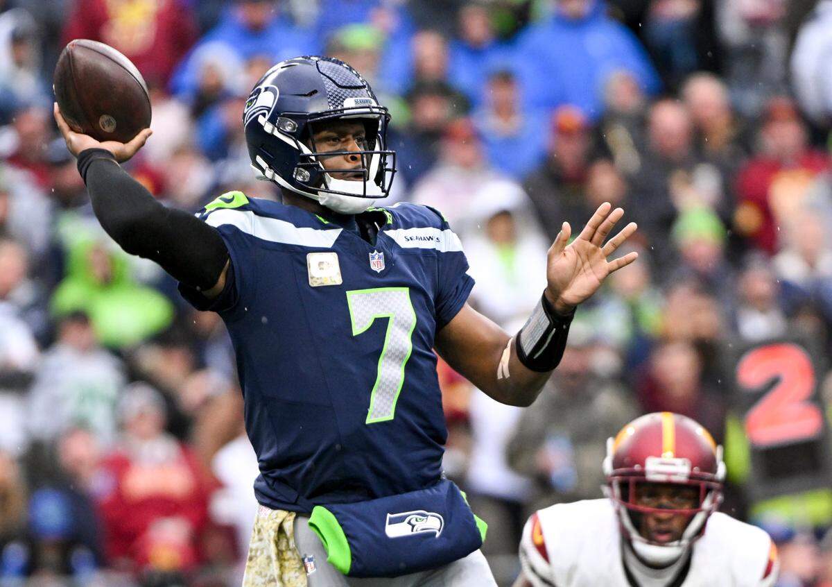 Seattle Seahawks quarterback Geno Smith (7) pass the ball during the first quarter of the game against the Washington Commanders at Lumen Field, on Sunday, Nov. 12, 2023, in Seattle, Wash.