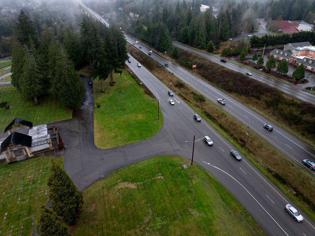 Drivers say it’s difficult and unsafe to merge onto SR-16 from Haven of Rest cemetery, on Friday, Jan. 3, 2025, in Gig Harbor, Wash.