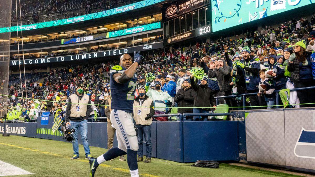 Seattle running back Adrian Peterson (21) waves to the fans as he walks off the field after the Seahawks beat San Francisco 49ers, 30-23 in an NFL game on Sunday at Lumen Field in Seattle.
