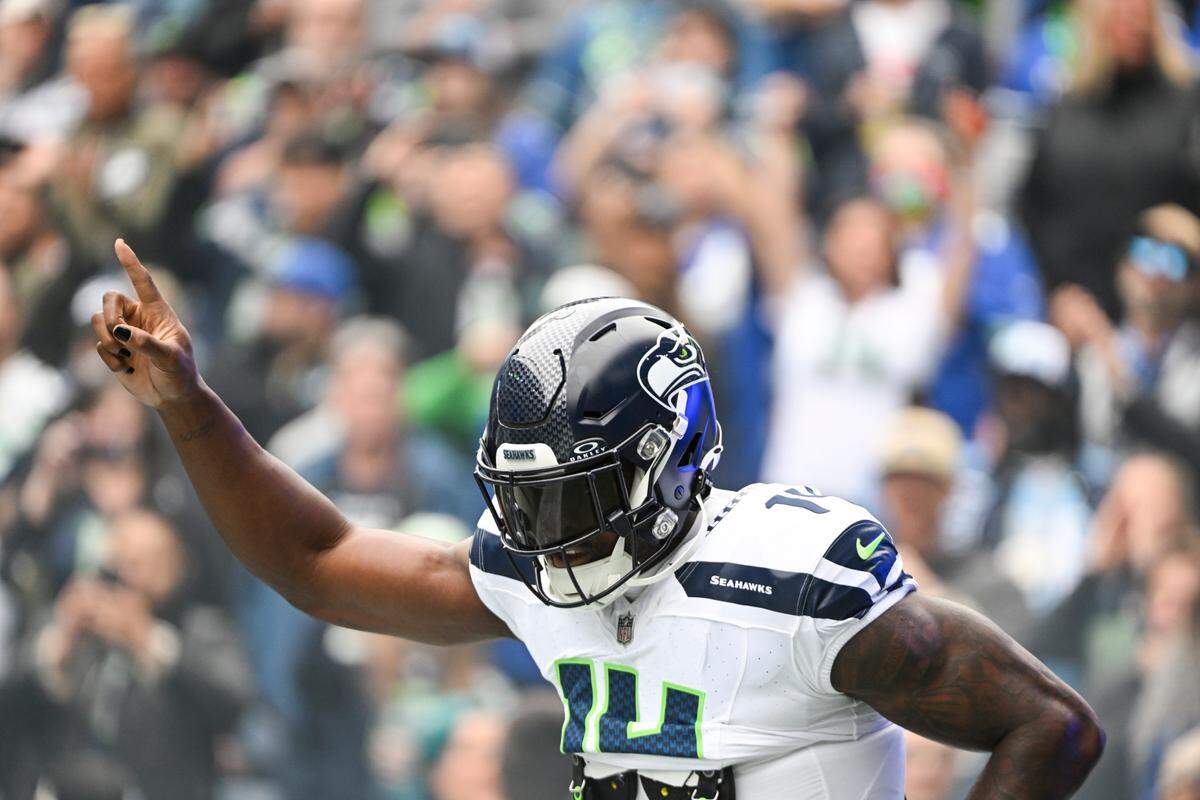 Seattle Seahawks wide receiver DK Metcalf (14) runs out on the field before the game between the Seattle Seahawks and the Carolina Panthers at Lumen Field, Sunday, Sept. 24, 2023, Seattle, Wash.