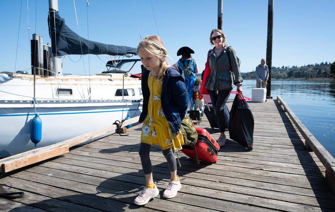 20MomDaughterUnload.jpg Sarah Mossman of Anderson Island and her daughter unload from Captain Corey Feldon’s “S/V Solution” sailboat as he shuttles residents from Anderson Island to the mainland at Steilacoom, Washington, after the Pierce County ferry M/V Christine Anderson broke down before their vacation flight to Germany on Saturday morning, June 3, 2023.