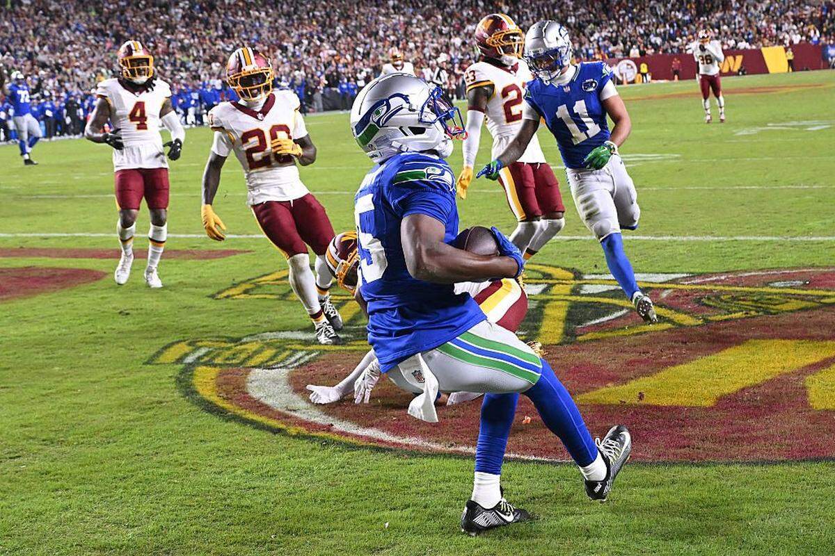Seattle Seahawks wide receiver Tory Horton (15) catches a pass for a touchdown against the Washington Commanders during the first quarter in the game at Northwest Stadium on November 02, 2025 in Landover, Maryland. (Photo by Greg Fiume/Getty Images)