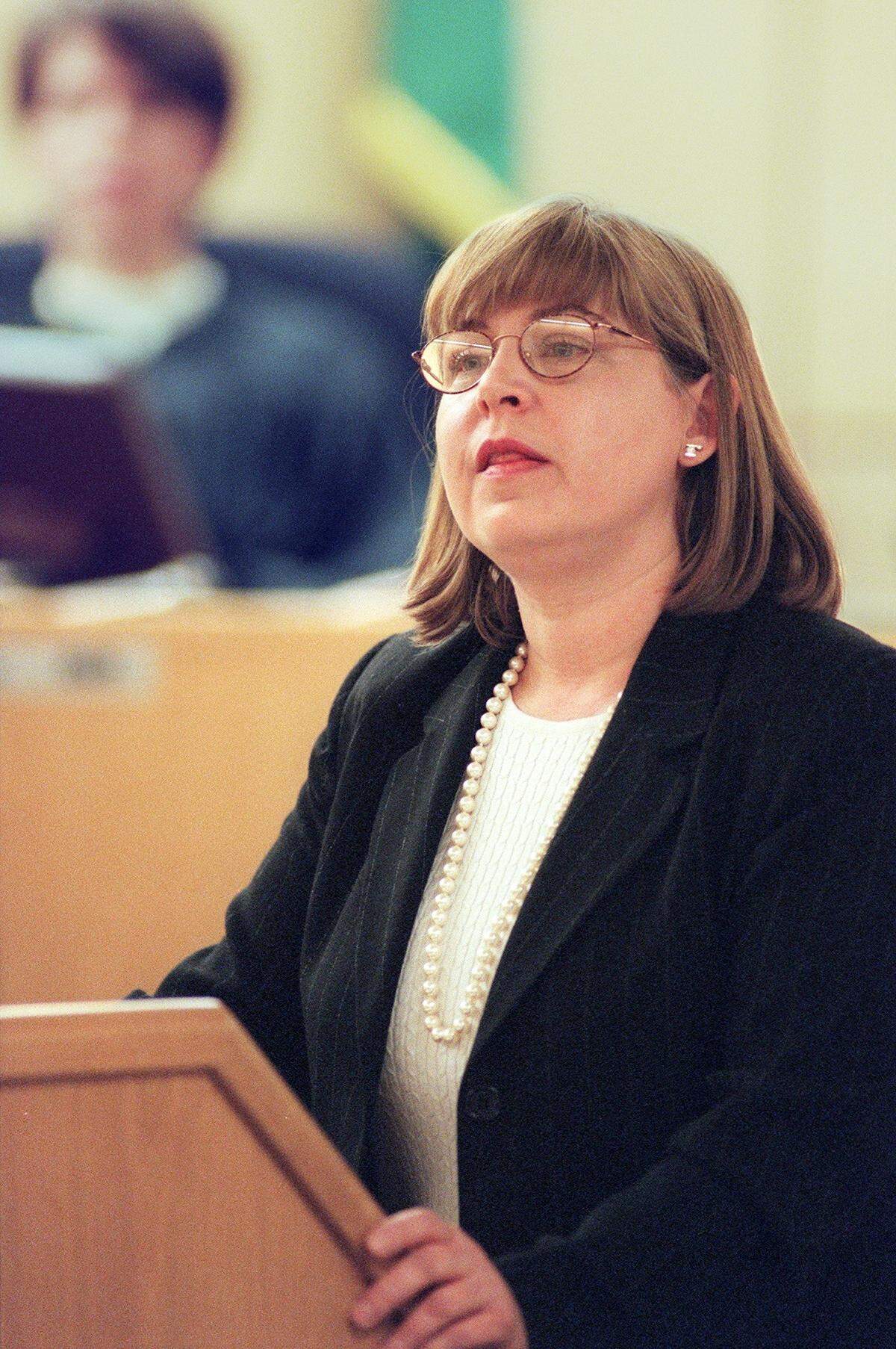 Barbara Corey-Boulet delivers closing arguments for the prosecution in the murder trial of Guy Rasmussen, who was charged with killing 9-year-old Cynthia Allinger on July 4, 1996. The photo was taken on Jan. 19, 1999 in Tacoma in the courtroom of Pierce County Superior Court Judge Karen L. Strombom.