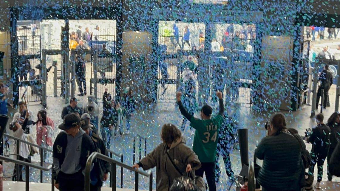 This Mariners Opening Day scene: Ichiro, Edgar--and ‘cautious’ optimism, with frustration