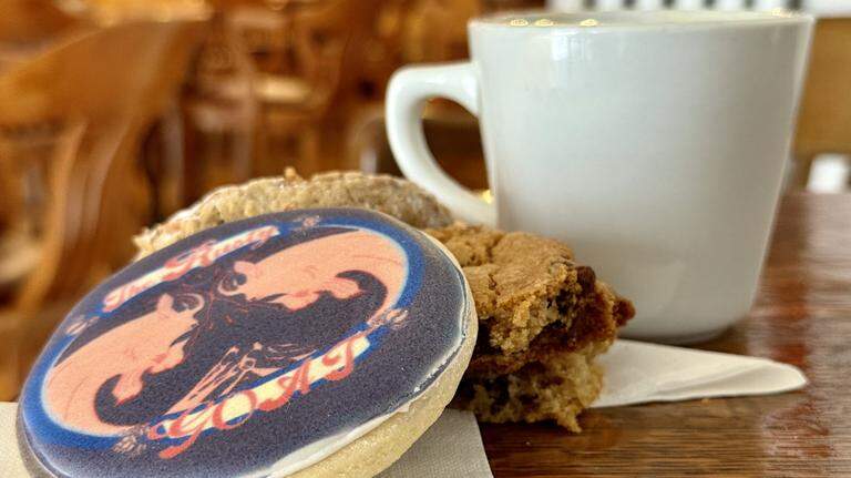 Beer bar in Tacoma now also a coffee shop with local pastries, lots of outlets