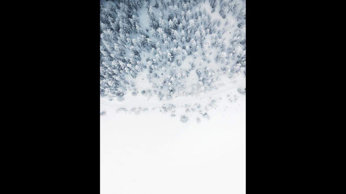 A 33-year-old snowboarder was killed in an avalanche March 15 on Paulina Peak at Newberry National Volcanic Monument, authorities said.
