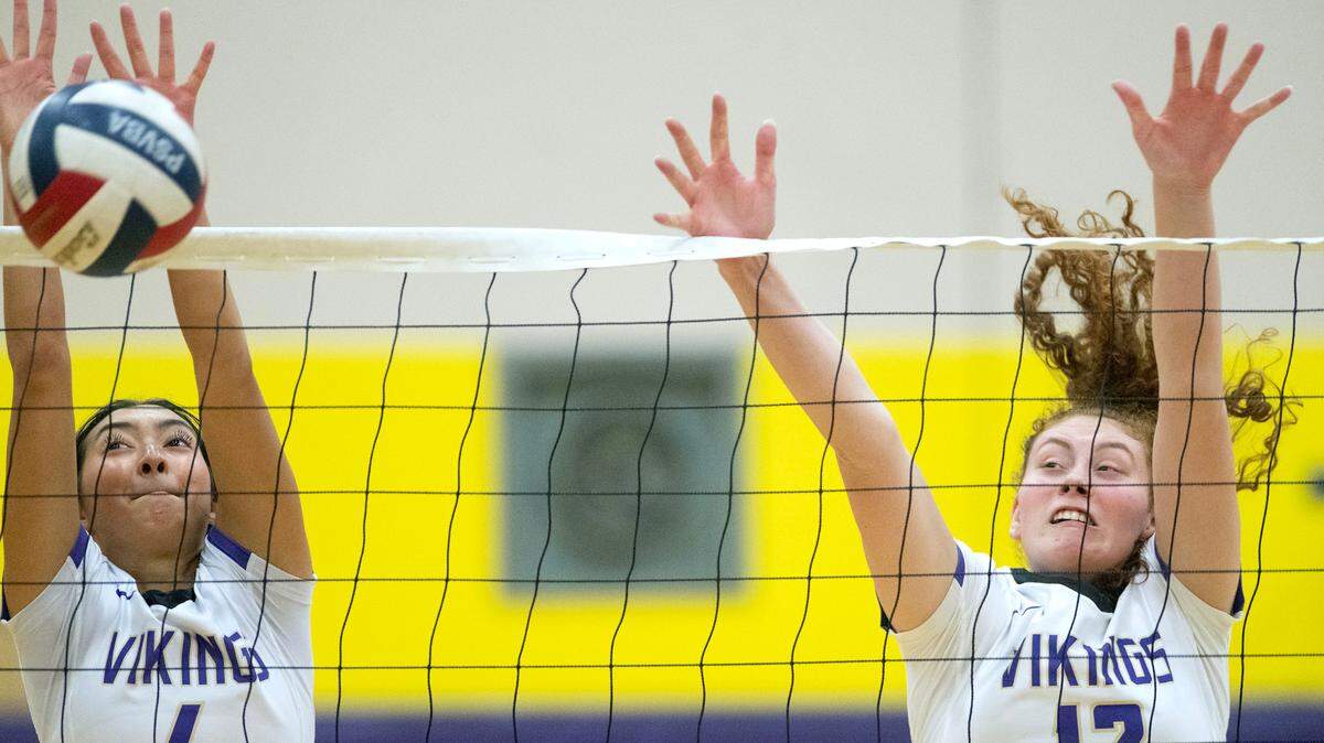 Puyallup’s Rylie Hangca (4) and Dani Brown defend at the net against the Curtis Vikings during Monday night’s 4A SPSL volleyball match at Puyallup High School in Puyallup, Washington, on Oct. 16, 2023. Puyallup won the match in four sets.