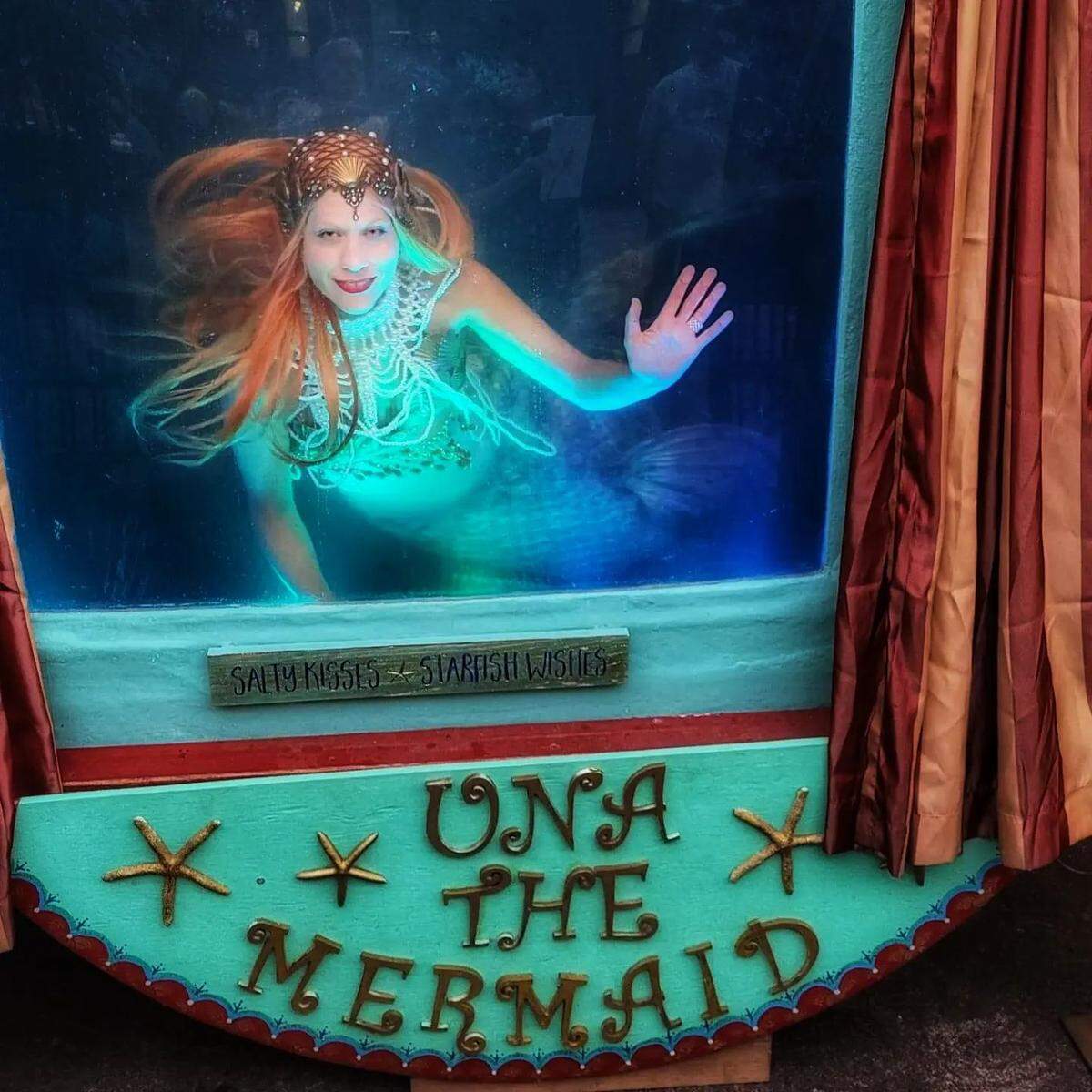 Una the Mermaid (Gina Recupero) is from Portland and performs in her tank.