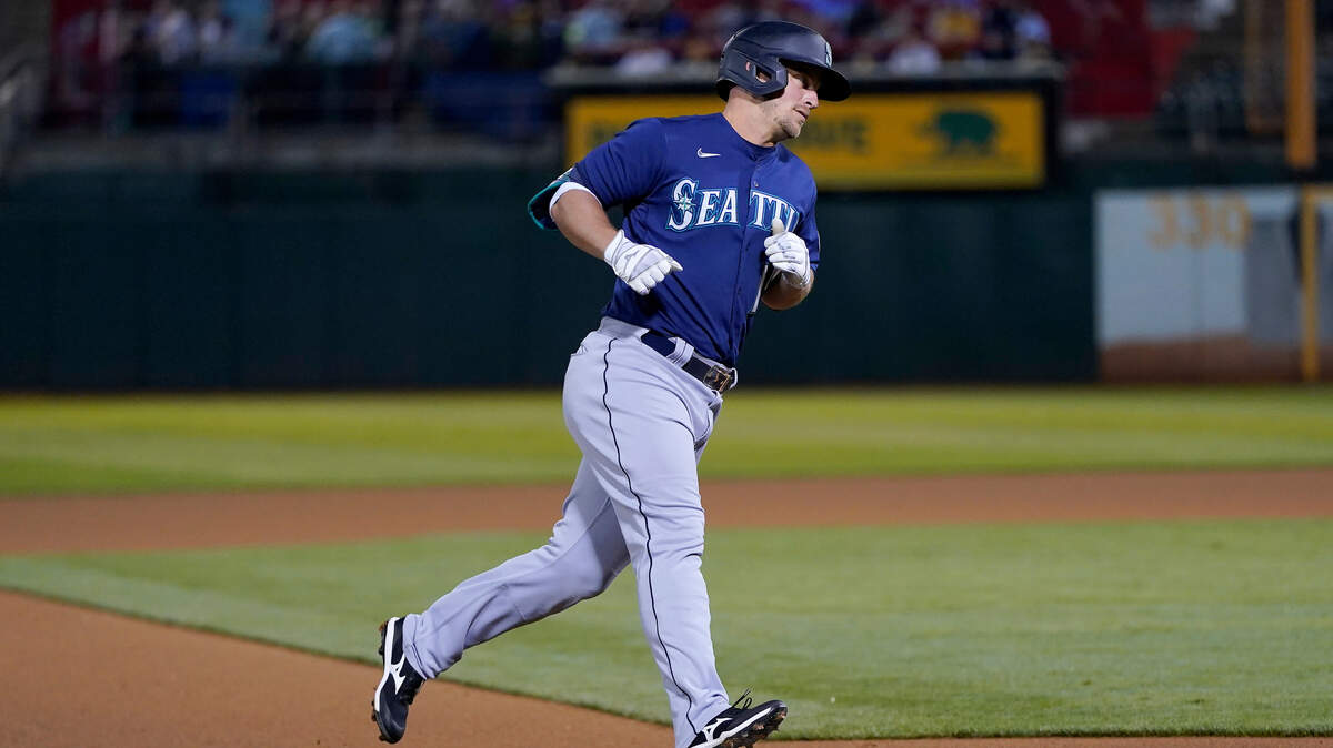 Seattle Mariners’ Kyle Seager rounds the bases after hitting a home run against the Oakland Athletics during the fourth inning of a baseball game in Oakland, Calif., Wednesday, Sept. 22, 2021. (AP Photo/Jeff Chiu)