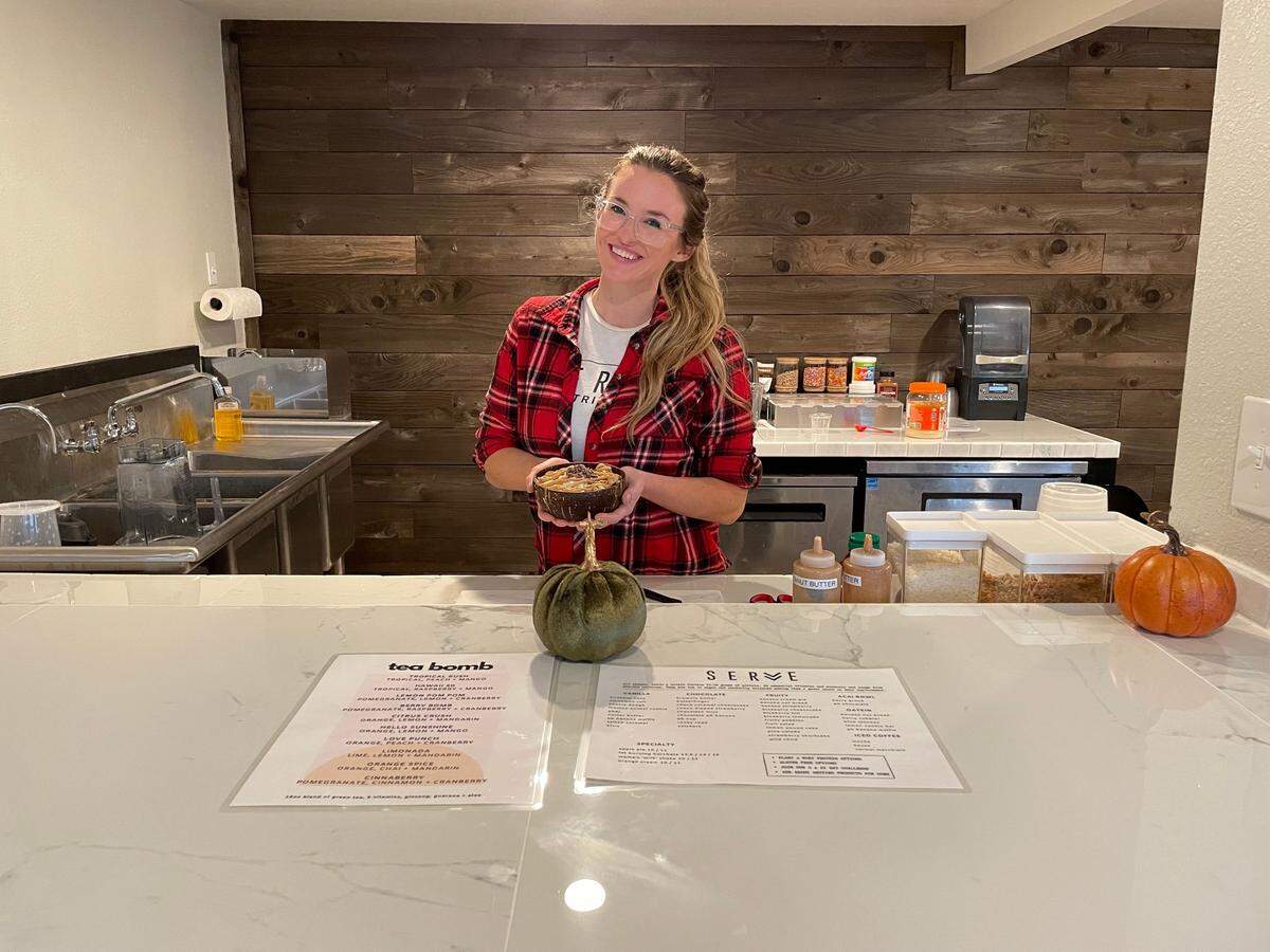 Elli Lechner, co-owner of Serve Nutrition, makes an acai bowl.