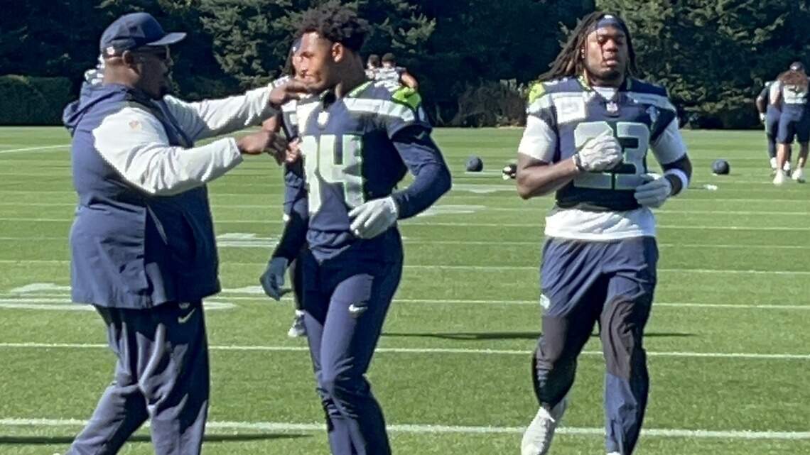 Why Robert Henry Jr. is the Seahawks’ newest running back. Why Joe Mixon is not