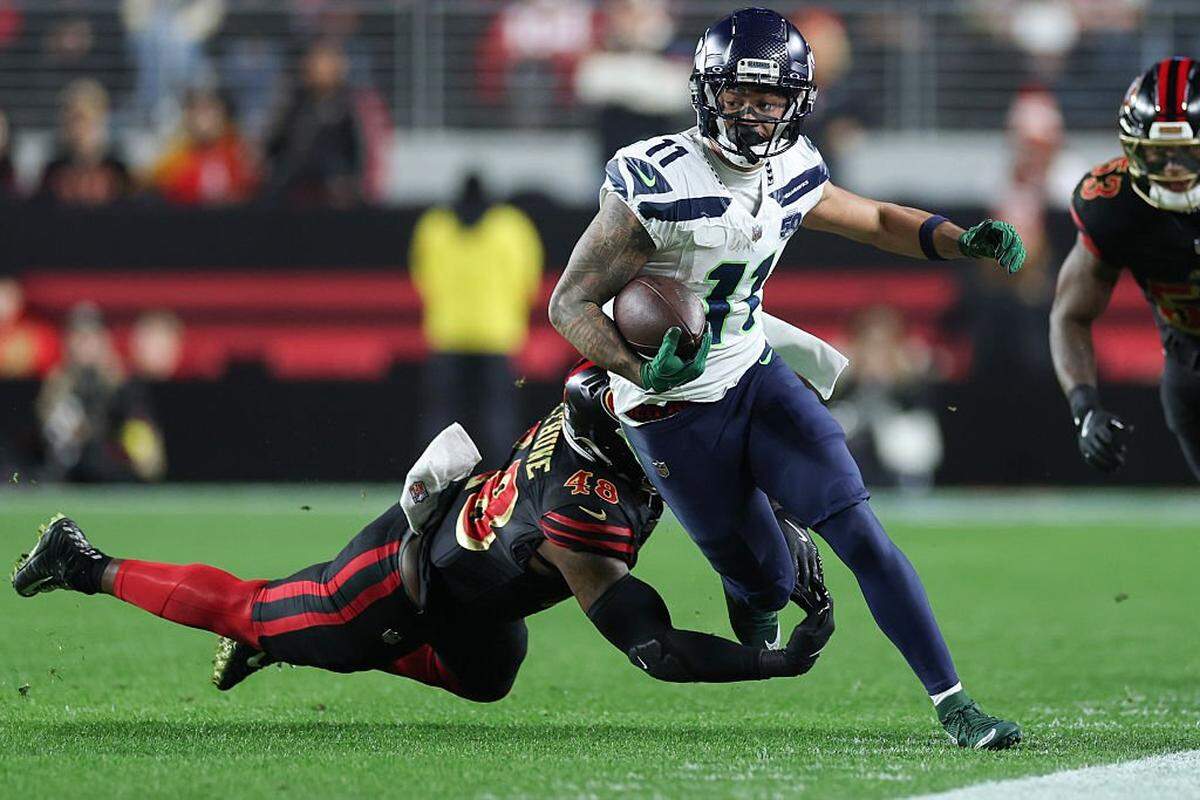 SANTA CLARA, CALIFORNIA - JANUARY 03: Jaxon Smith-Njigba #11 of the Seattle Seahawks carries the ball against the San Francisco 49ers during the second quarter of a game at Levi's Stadium on January 03, 2026 in Santa Clara, California. (Photo by Ezra Shaw/Getty Images)