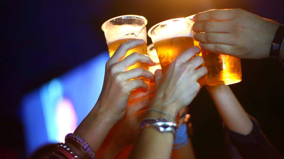 Illinois law makes an exception allowing minors to drink in specific circumstances. Here’s what to know about underage drinking there and in neighboring Missouri.