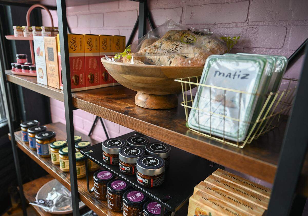 A small retail section in the front offers all the provisions to build your own board at home. You can also order boards online.