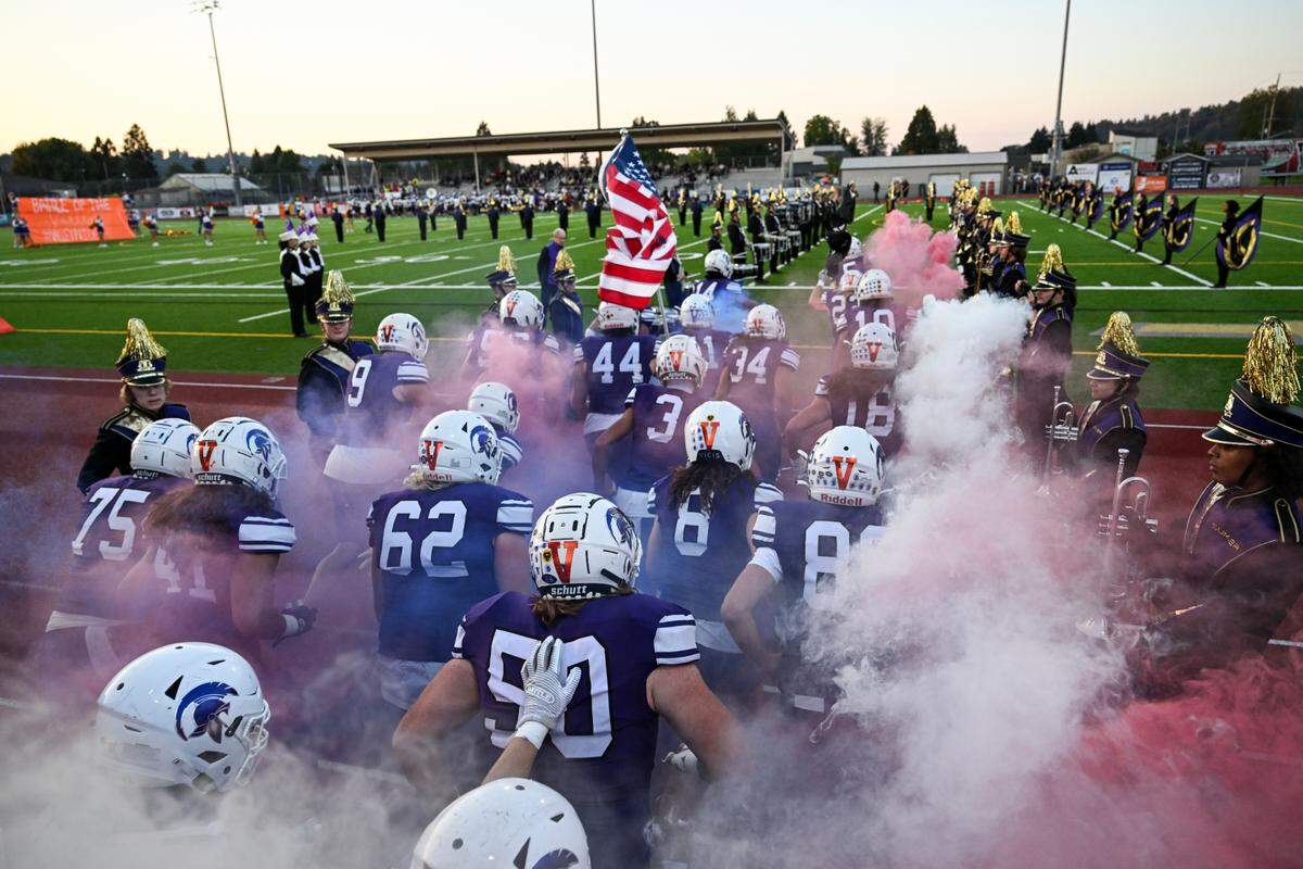 Sumner takes to the field before the first half of the game against Puyallup at Sumner High School, Thursday, Sept. 21, 2023, Sumner, Wash.