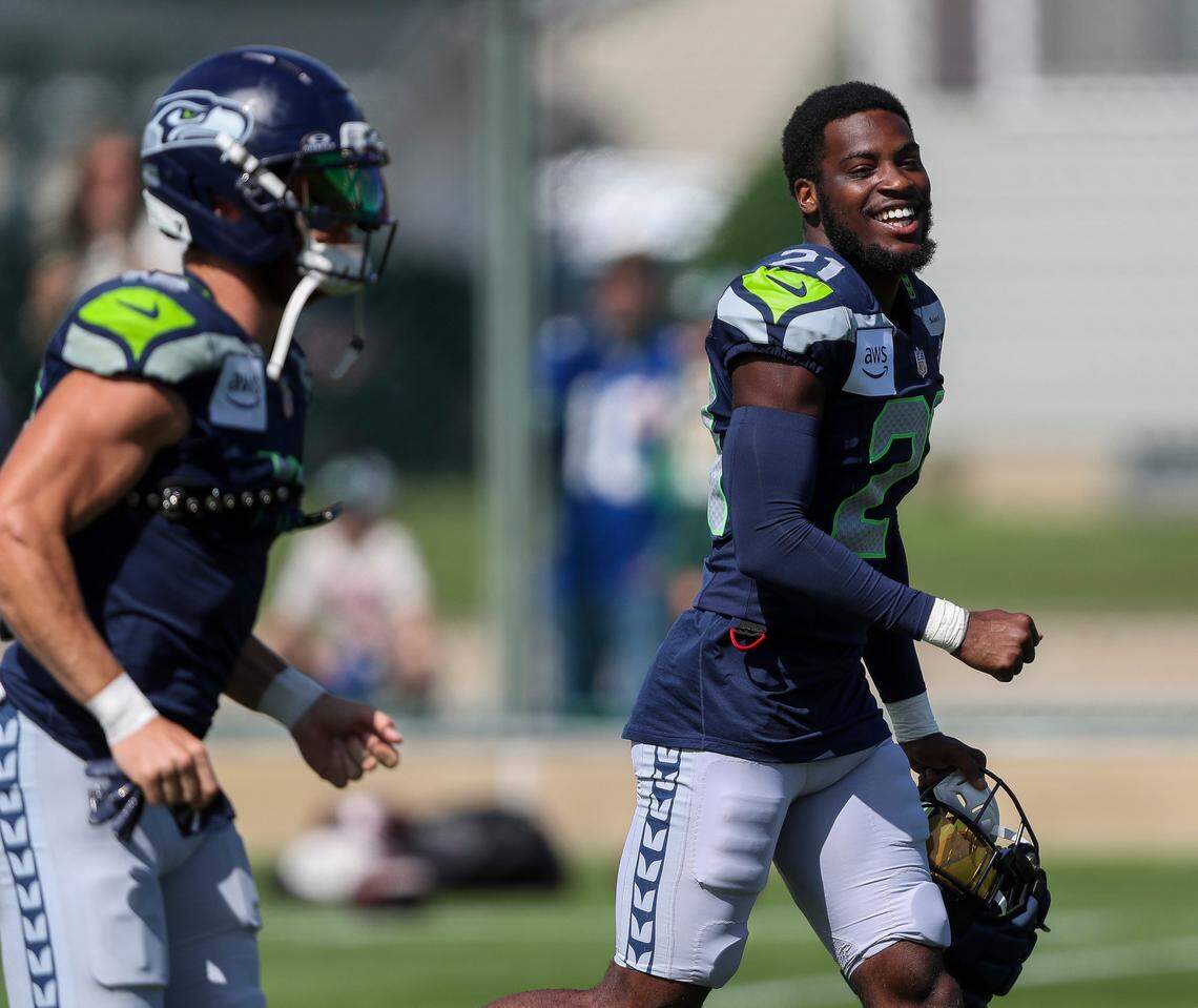 Seattle Seahawks cornerback Devon Witherspoon (21) runs between drills during a joint practice with the Green Bay Packers on Thursday, August 21, 2025, at Clarke Hinkle Field in Ashwaubenon, Wis. Tork Mason/USA TODAY NETWORK-Wisconsin