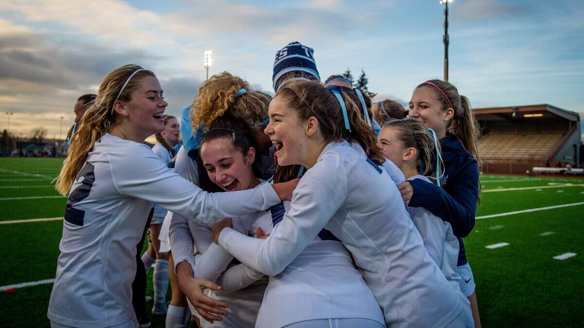 Gig Harbor players celebrate after a 2-1 overtime win against Kamiakin to advance to the 3A state championship game. Gig Harbor’s Jaylynn Barton (17) scored the game winning goal with a header. Gig Harbor played Kamiakin in a soccer match at Sparks Stadium in Puyallup, Wash., on Friday, Nov. 16, 2018.