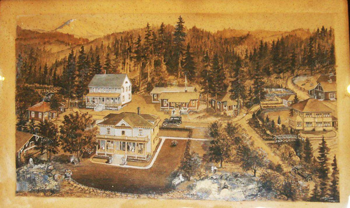 This painting, likely from the 1920s, shows the Luckett House on the left and what became the Minnich house on the far right. The Minnich family shared the painting during a presentation to the South Hill Historical Society in 2011.