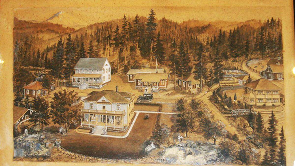 This painting, likely from the 1920s, shows the Luckett House on the left and what became the Minnich house on the far right. The Minnich family shared the painting during a presentation to the South Hill Historical Society in 2011.