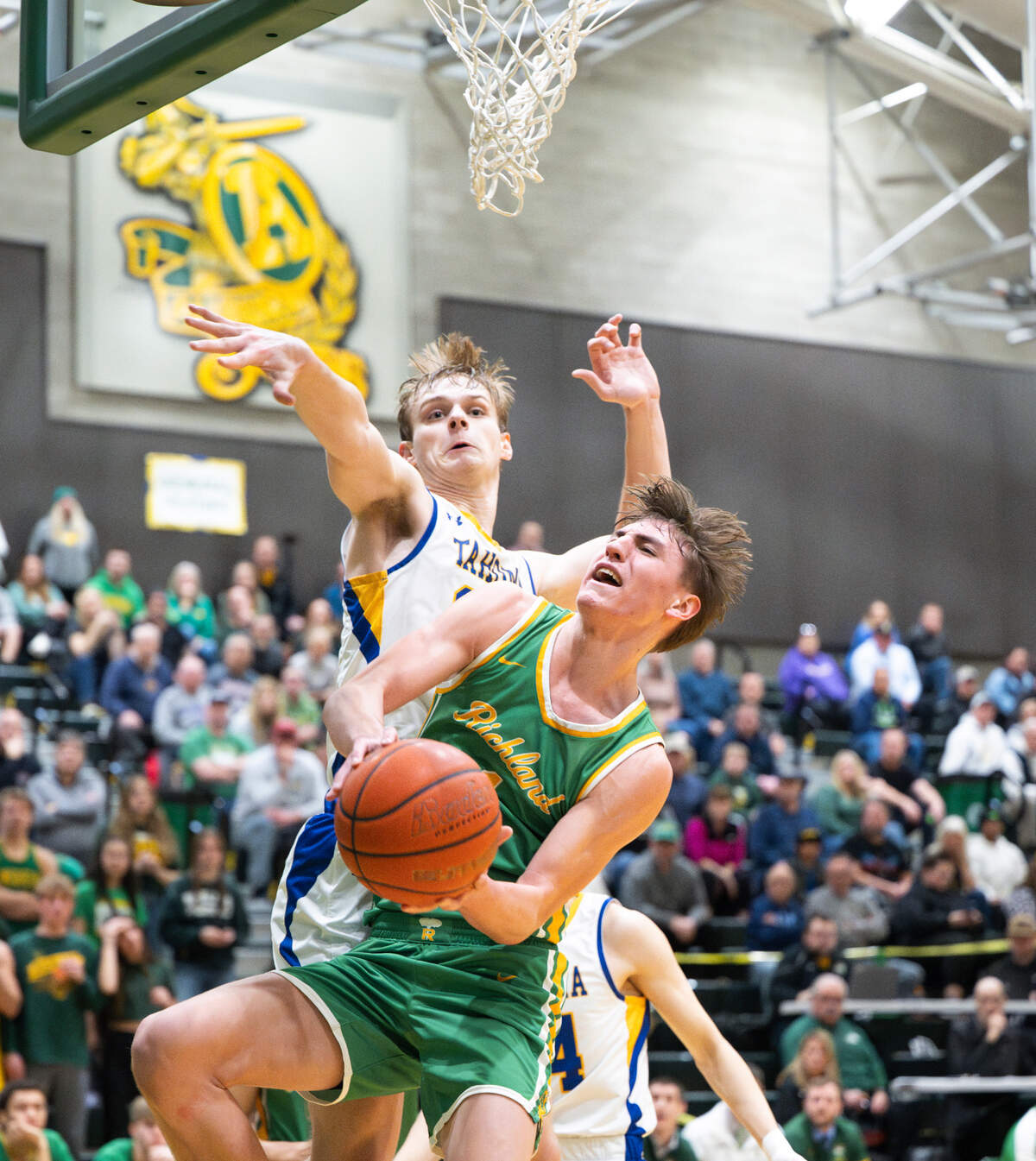 Richland’s Landen Northrop (1) goes to the net against Tahoma’s Adam Davis (22) during the 4A state regional boys game at Auburn Senior High School, on Saturday, Feb. 24, 2024 in Auburn, Washington.
