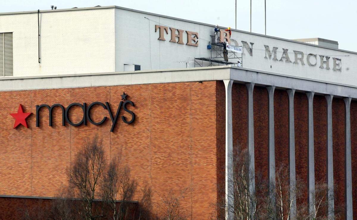 An era offically ends as workers take down the Bon Marche sign from the Tacoma Mall Store Tuesday morning on March 1, 2005.