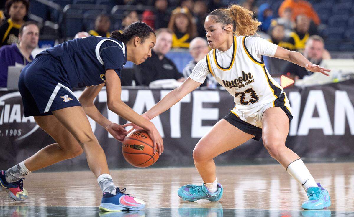 Lincoln defender Jaleigha Robinson pressures Everett point guard Alana Washington during thier opening-round game at the WIAA state basketball tournament in the Tacoma Dome in Tacoma, Washington, on Wednesday, March 1, 2023. Lincoln won the game, 45-43.