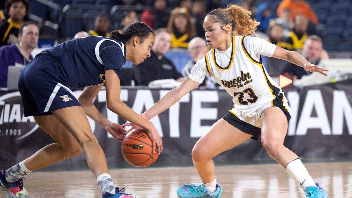 Lincoln defender Jaleigha Robinson pressures Everett point guard Alana Washington during thier opening-round game at the WIAA state basketball tournament in the Tacoma Dome in Tacoma, Washington, on Wednesday, March 1, 2023. Lincoln won the game, 45-43.