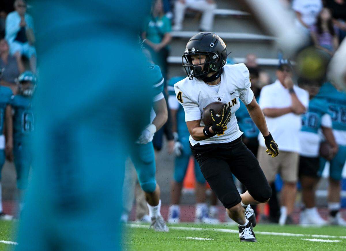 Lincoln’s Jemani Teplasy (4) carries the ball after a reception against Auburn Riverside during the first half of the high school football game at Auburn Memorial Stadium, Friday, Sept. 1, 2023, Auburn, Wash.