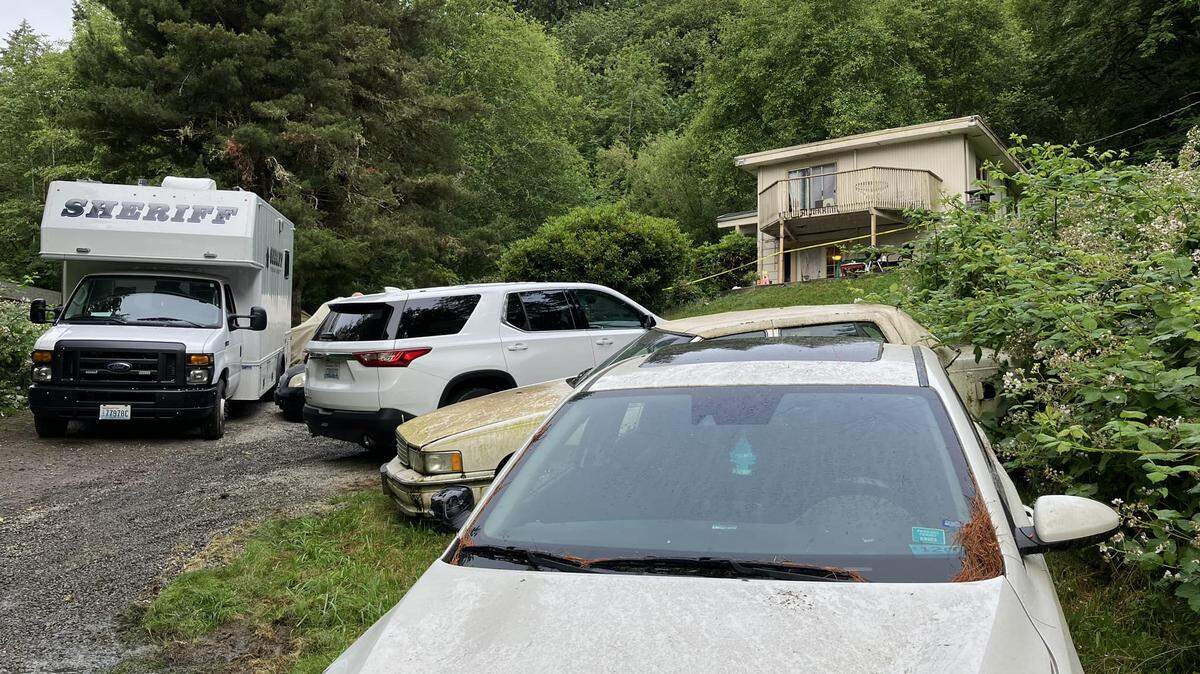 A woman is accused of killing her 33-year-old boyfriend while three children were inside their Gig Harbor home Wednesday.