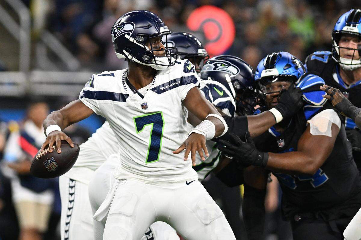 Seattle Seahawks quarterback Geno Smith (7) throws a pass against the Detroit Lions in the first quarter at Ford Field, in Detroit, Mich.. Mandatory Credit: Lon Horwedel-Imagn Images
