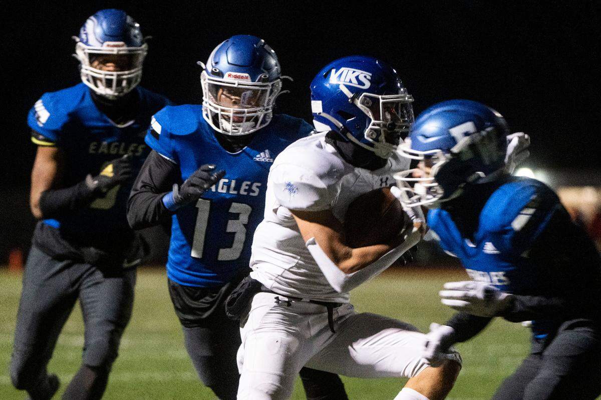 Curtis’s Xavier Ahrens splits through the Federal Way defense after catching a pass in the second quarter of a Week 10 4A playoff game on Saturday, Nov. 5, 2022, at Federal Way Memorial Field in Federal Way, Wash.