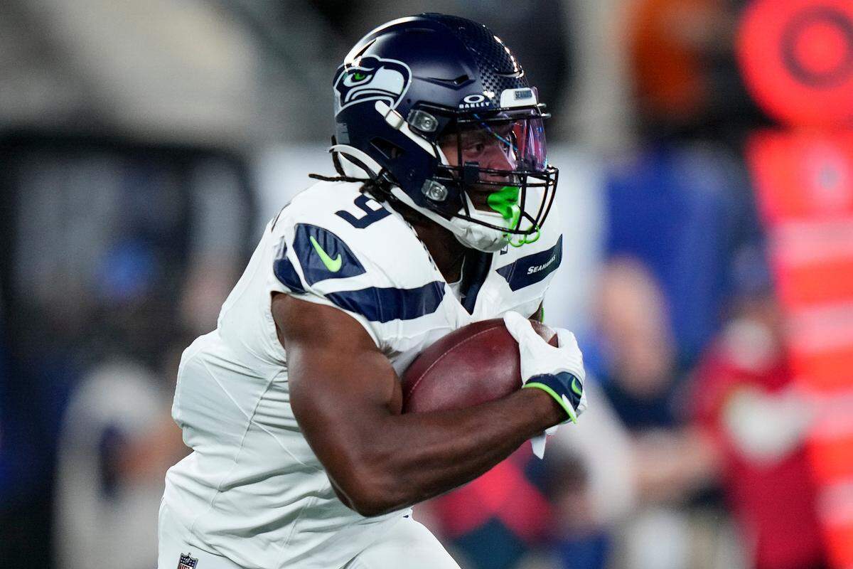 Seattle Seahawks running back Kenneth Walker III (9) carries the ball against the New York Giants during the first quarter of an NFL football game, Monday, Oct. 2, 2023, in East Rutherford, N.J. (AP Photo/Frank Franklin II)