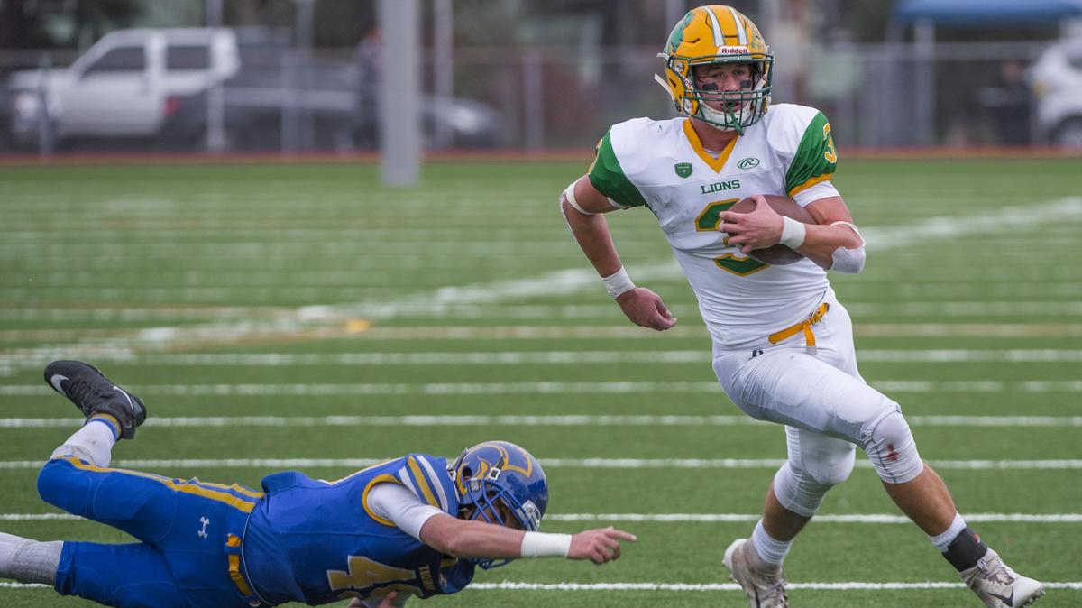 Clayton Calhoun of Fife High School just misses catching quarterback Brock Heppner of Lynden in a AA football semi-final championship game held in Sparks Stadium in Puyallup, November 24, 2018.  Lynden beat Fife 31-0.