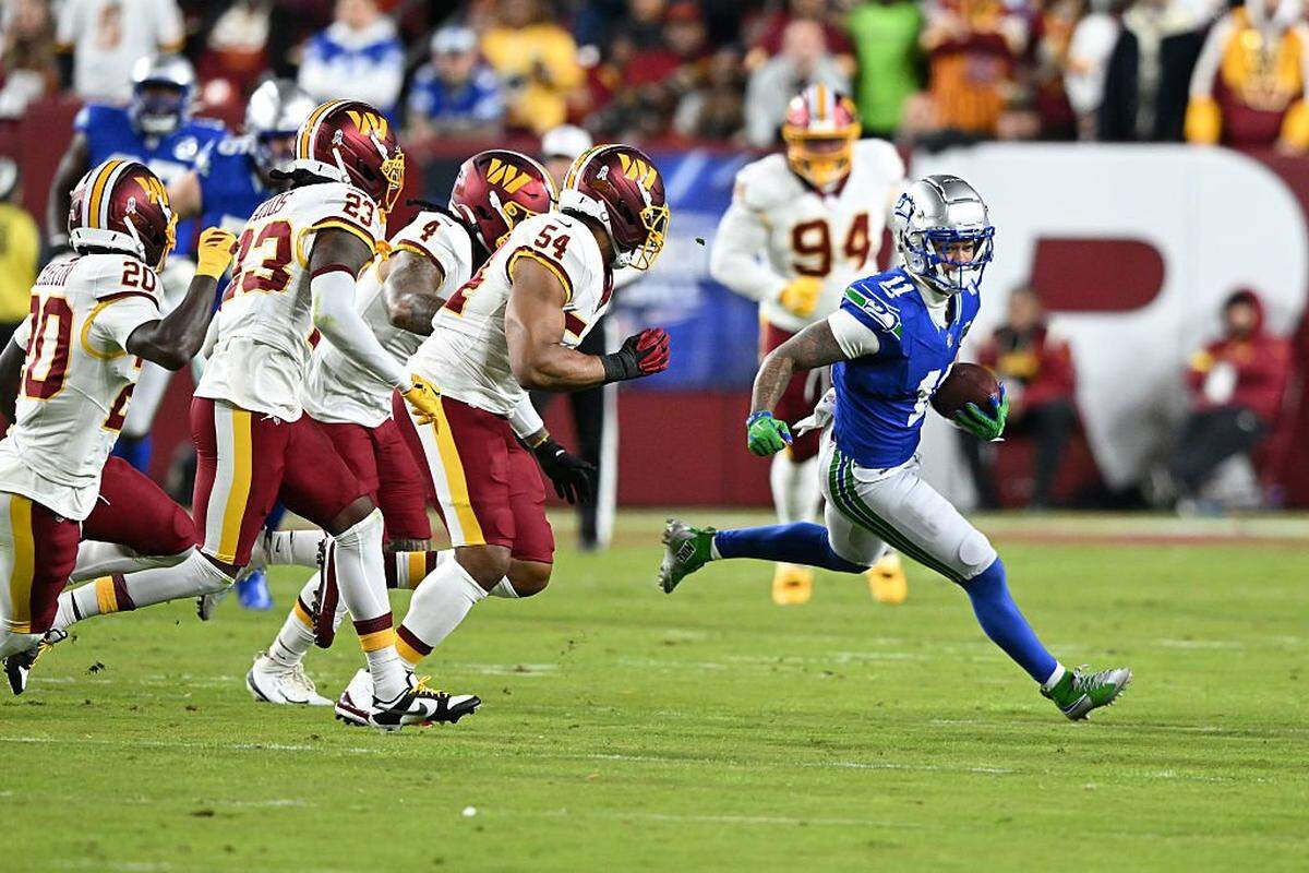 Seattle Seahawks wide receiver Jaxon Smith-Njigba (11) runs after a catch against Washington Commanders linebacker Bobby Wagner (54)during the first quarter in the game at Northwest Stadium on November 02, 2025 in Landover, Maryland. (Photo by Greg Fiume/Getty Images)