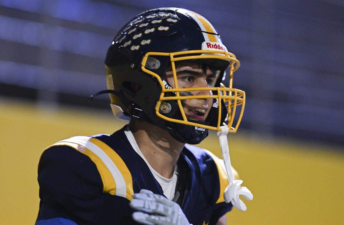 Annie Wright wide receiver Charlie Finch (1) reacts to a touchdown pass during the first half of the game against the Life Christian Eagles at Stadium High School, on Thursday, Oct. 2, 2025, in Tacoma, Wash.
