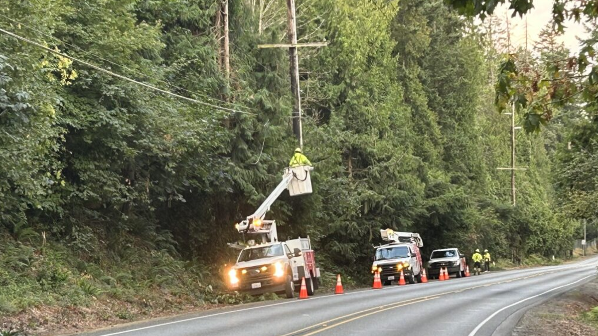 This image shows crews working to restore customers’ Xfinity and Comcast services on Thursday, July 31.