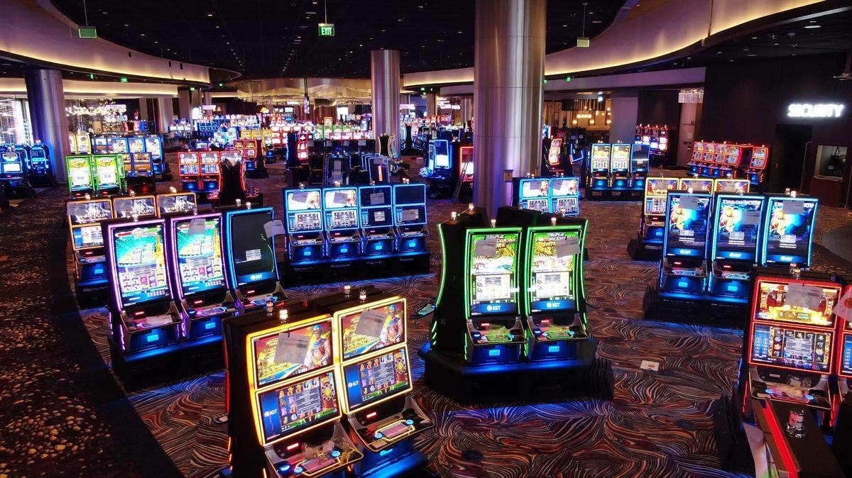 The new Emerald Queen Casino will have over 2,100 new slot machines.