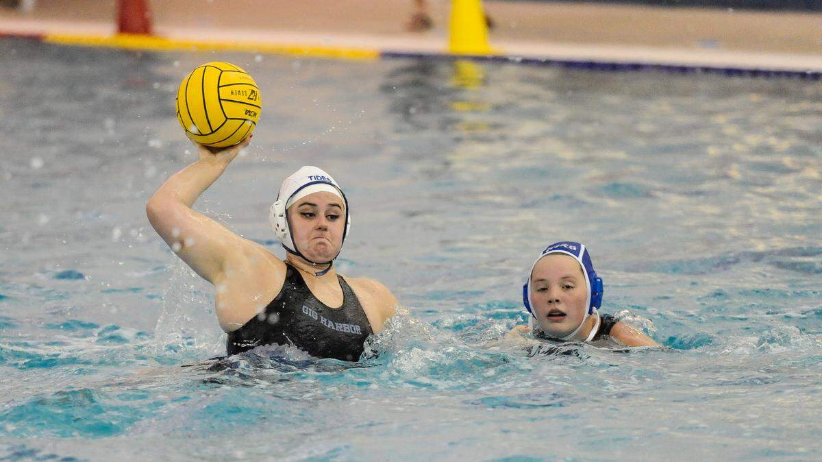 Gig Harbor's Tatum Benson looks to score against Curtis in the 2018 state championship game. Curtis won, 8-5.