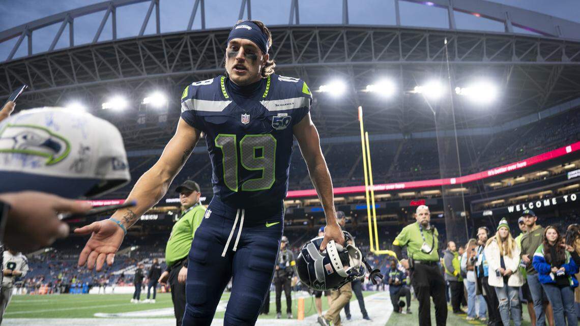 Free agency day 3: League year starts, Seahawks show how they value Jake Bobo