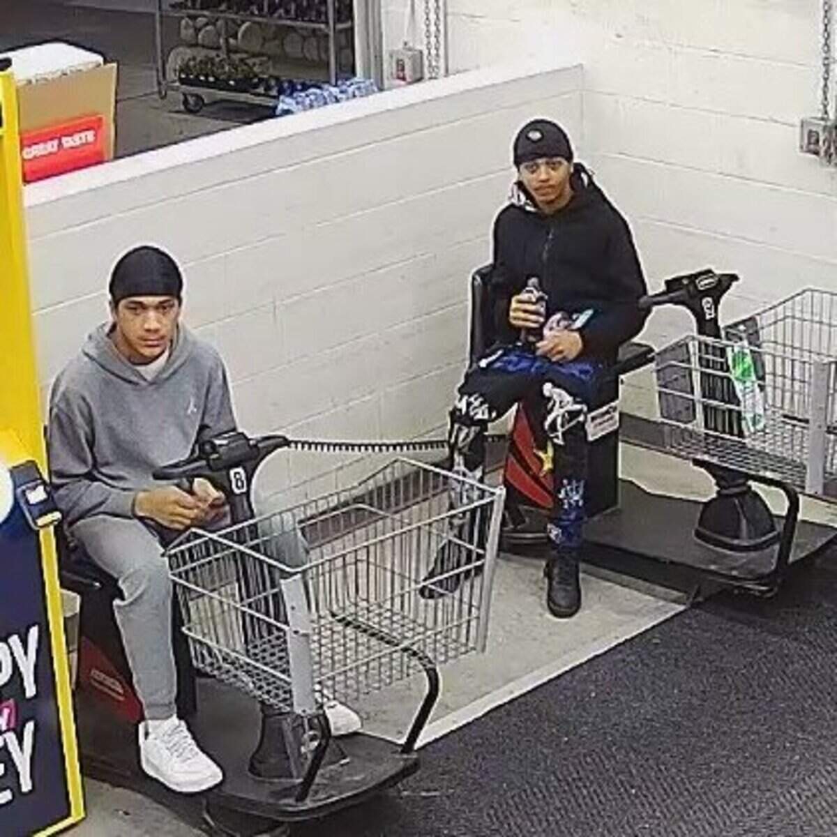 Sumner Police allege these two suspects robbed a woman outside a Sumner grocery store Nov. 20, 2023.