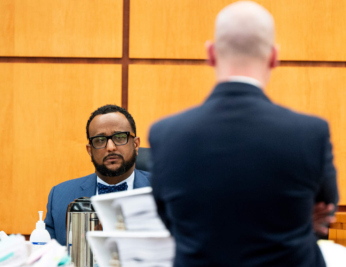 Defense attorney Jared Ausserer cross-examines forensic pathology expert Dr. Roger Mitchell during the trial of three Tacoma Police officers in the killing of Manny Ellis at Pierce County Superior Court, Monday, Oct. 16, 2023, in Tacoma, Wash. Tacoma Police Officers Christopher Burbank, Matthew Collins and Timothy Rankine stand trial for charges related to the March 2020 killing of Manny Ellis. (Brian Hayes / Pool Photo – The News Tribune)