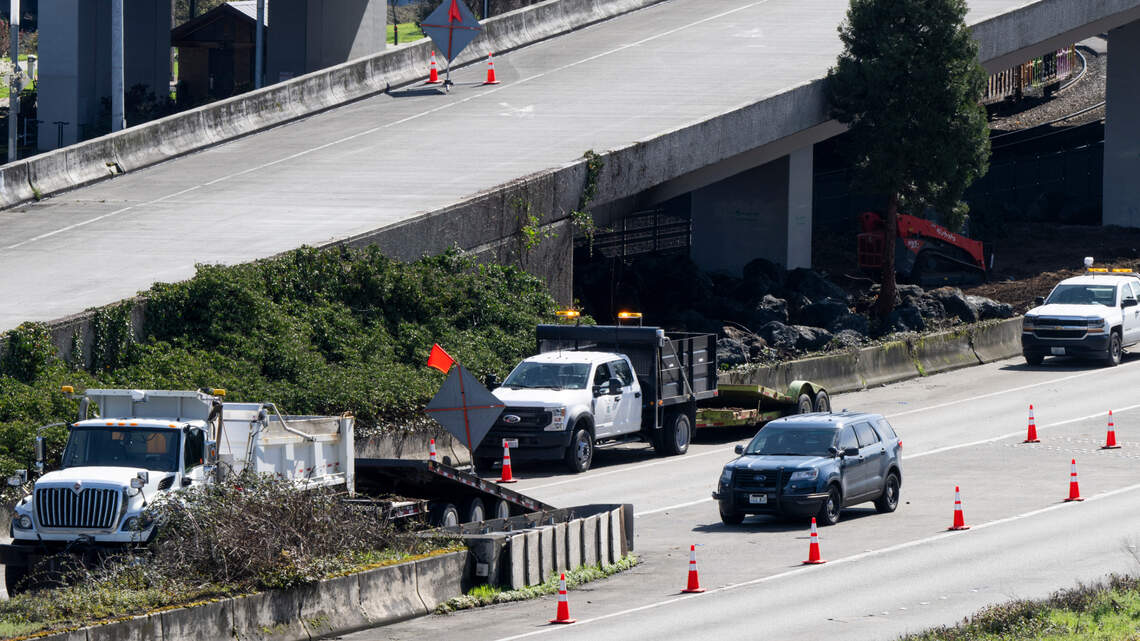 State crews clearing encampment, deploying boulders under downtown Tacoma freeway