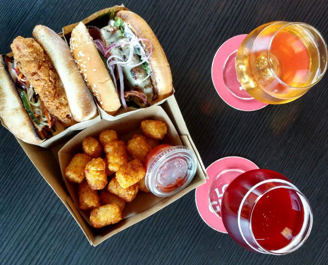 Burgers and beers, a pairing at Edison City Alehouse. Street Eats Mobile Eatery recently served there.