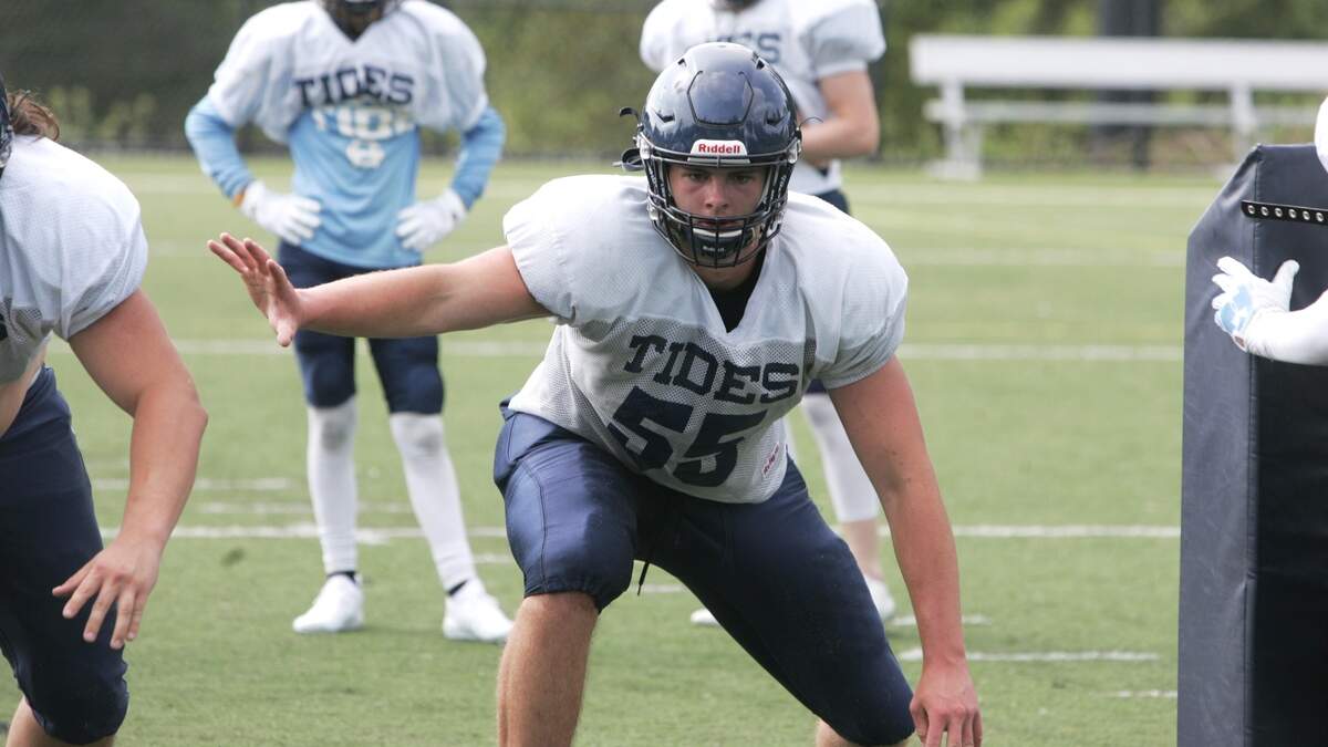 Gig Harbor junior right tackle Samuel Peacock at practice on Thursday, June 7.
